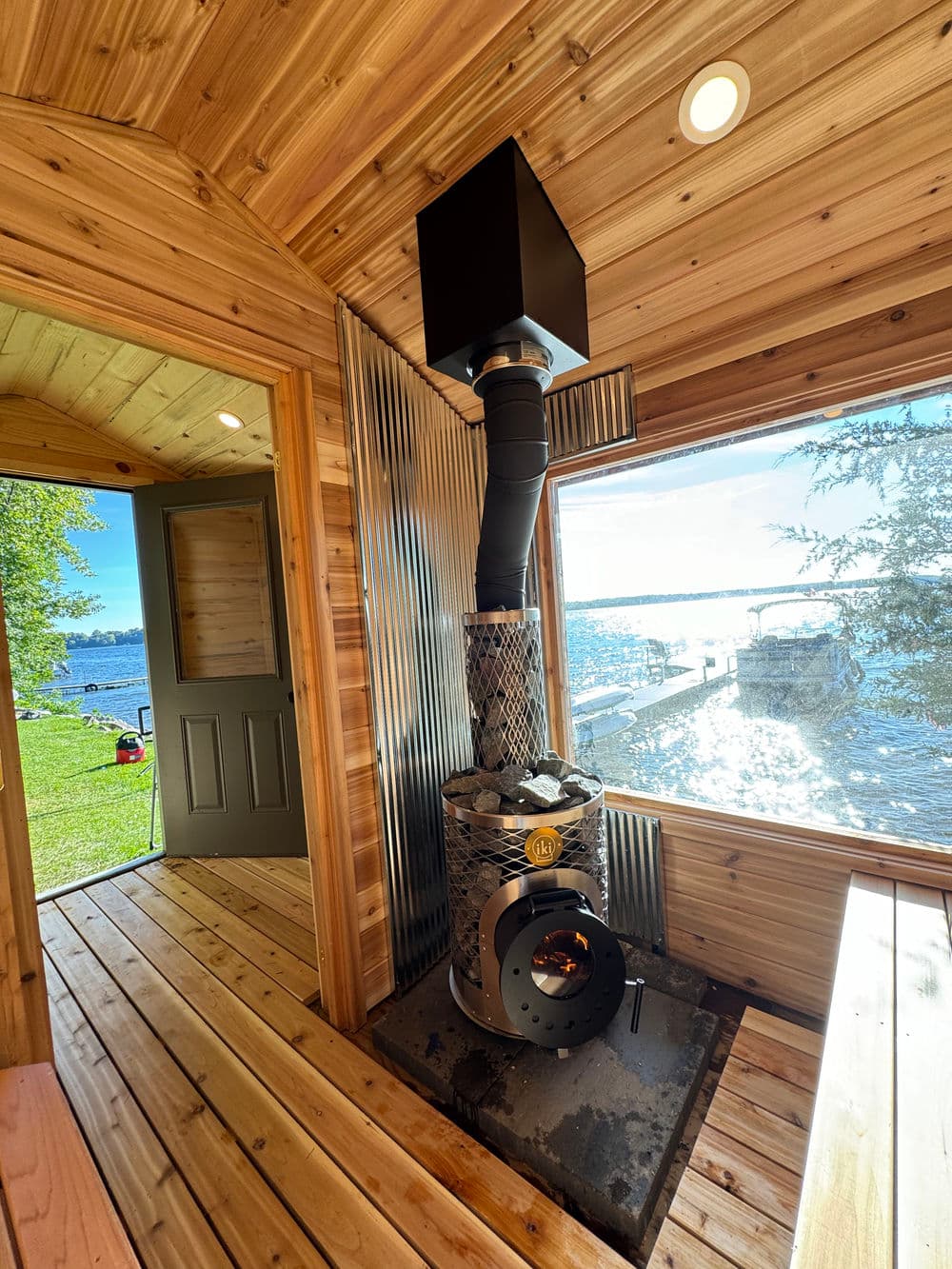Gallery photos for Old Storage Shed Becomes Cozy Sauna by Clearwater Lake: Image #2